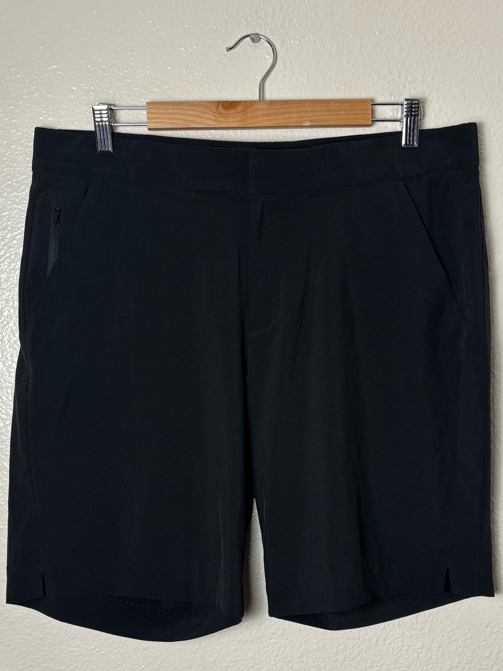 Athleta Tribeca 7" Bermuda Short Black
Women's Size 14 - Picture 5 of 16